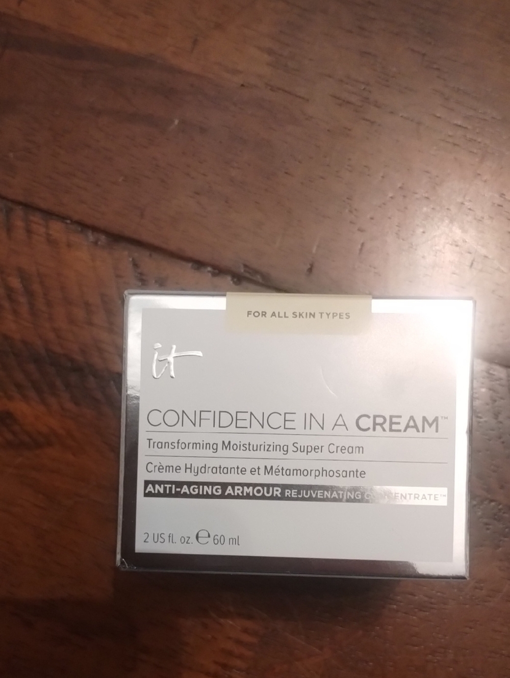 it cosmetics Confidence in a Cream - Silver & White Packaging
